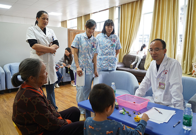 精进专业 温情呵护——恭城县妇幼保健院开展规范化带教查房活动侧记
